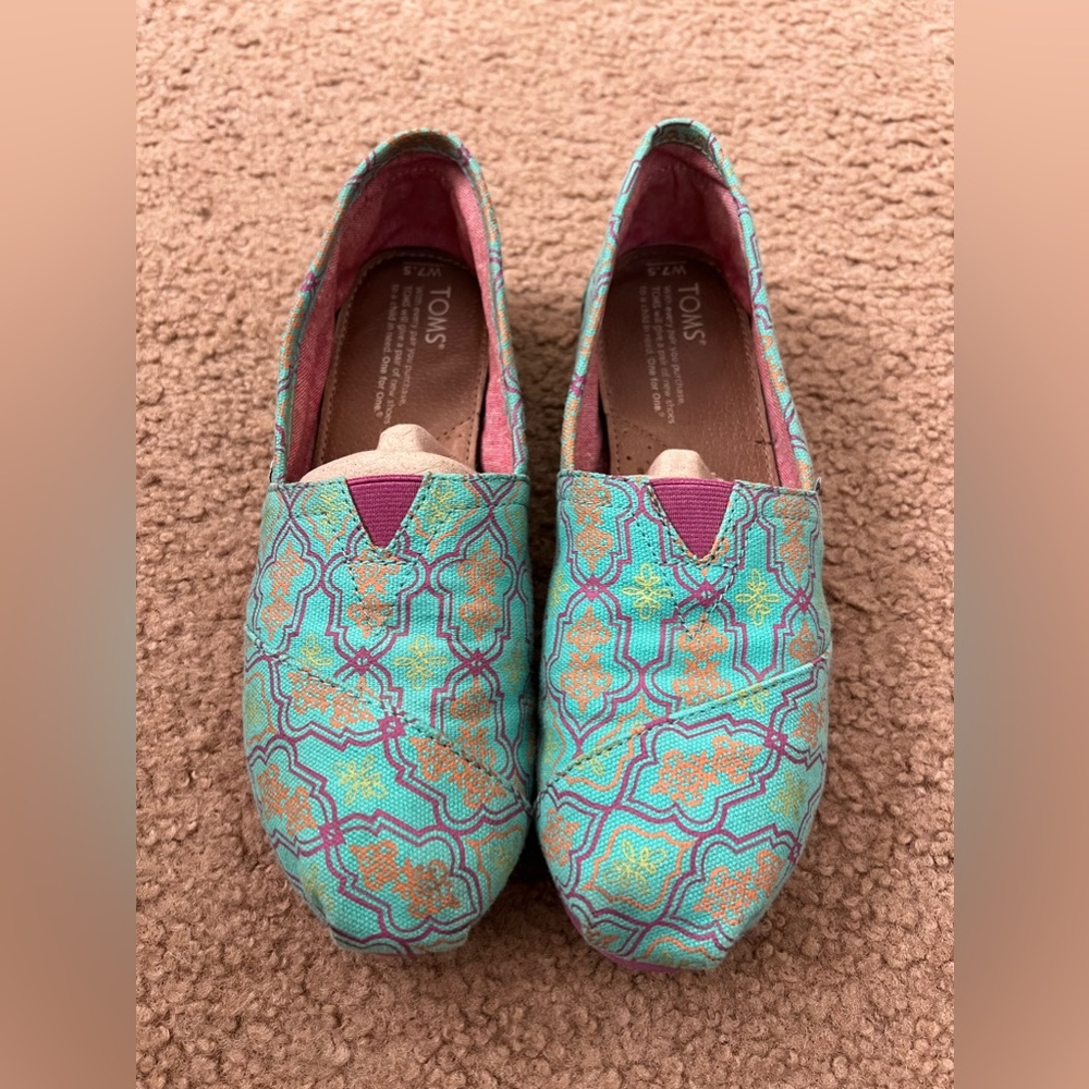 Women’s TOMS 7.5